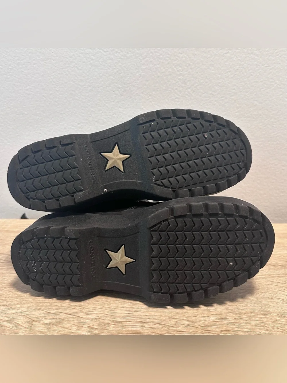 Kids converse boots size 1